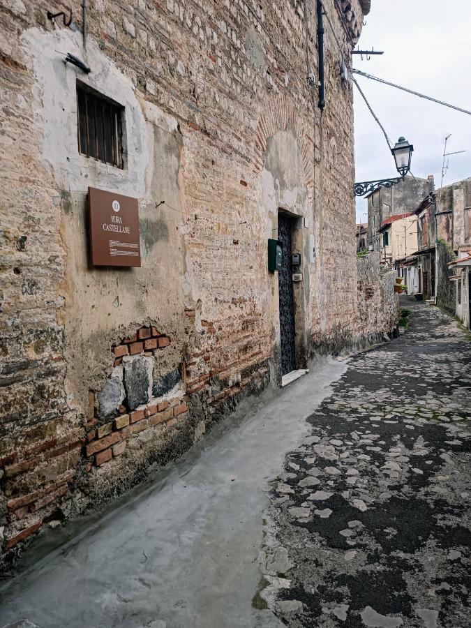 La Casetta Nelle Mura Terracina Esterno foto