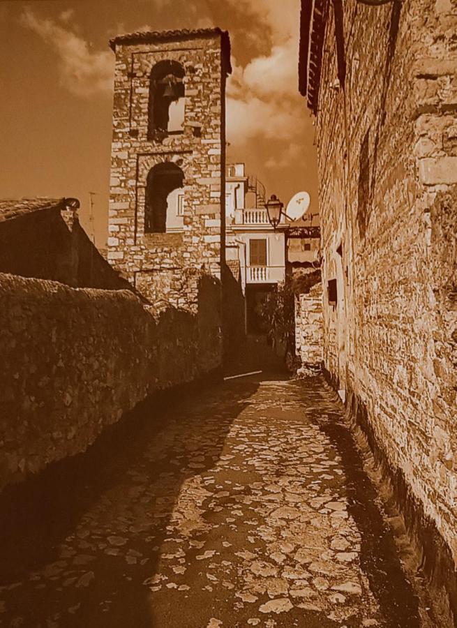 La Casetta Nelle Mura Terracina Esterno foto