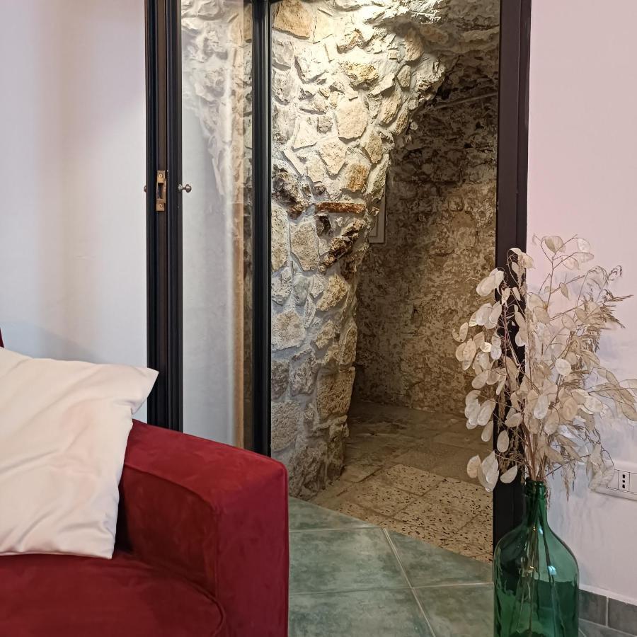 La Casetta Nelle Mura Terracina Esterno foto