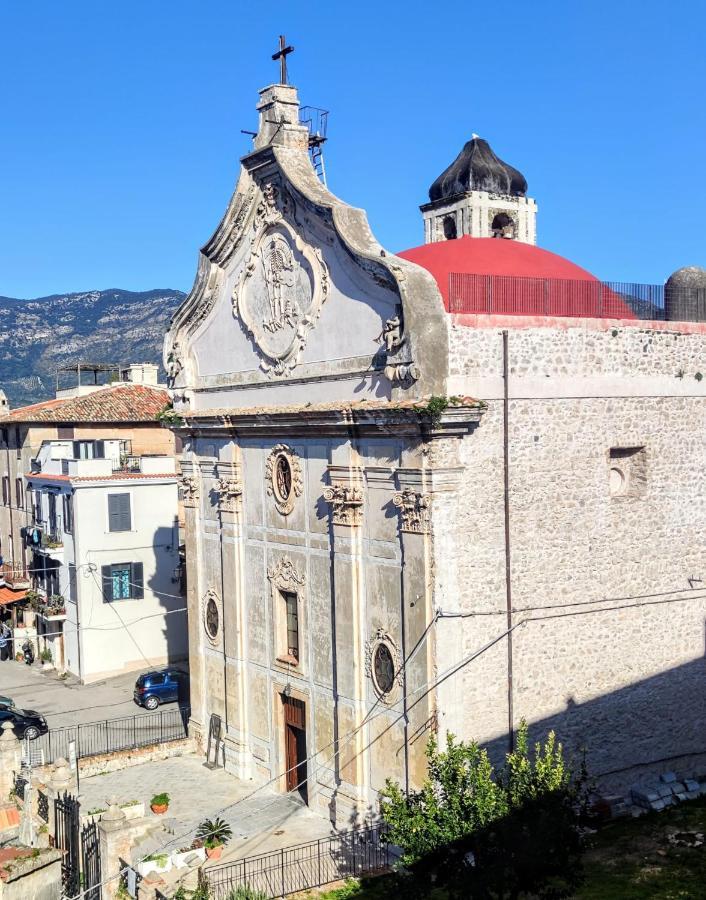 La Casetta Nelle Mura Terracina Esterno foto