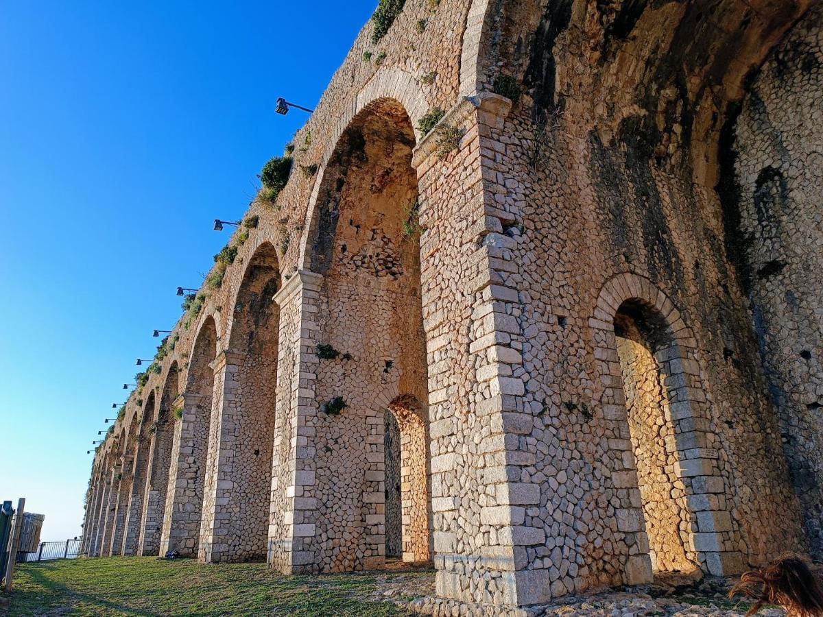 La Casetta Nelle Mura Terracina Esterno foto