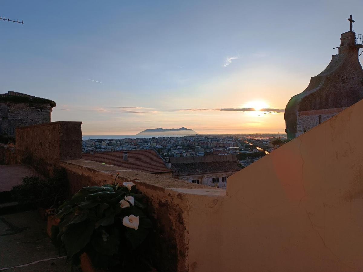 La Casetta Nelle Mura Terracina Esterno foto