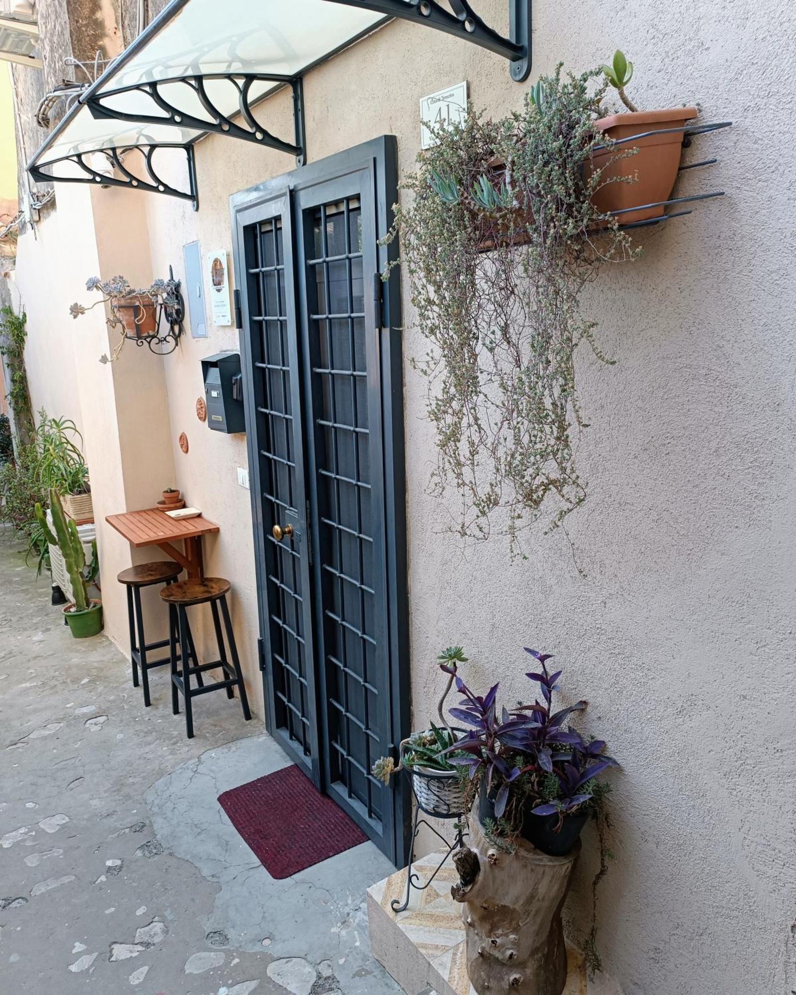 La Casetta Nelle Mura Terracina Esterno foto